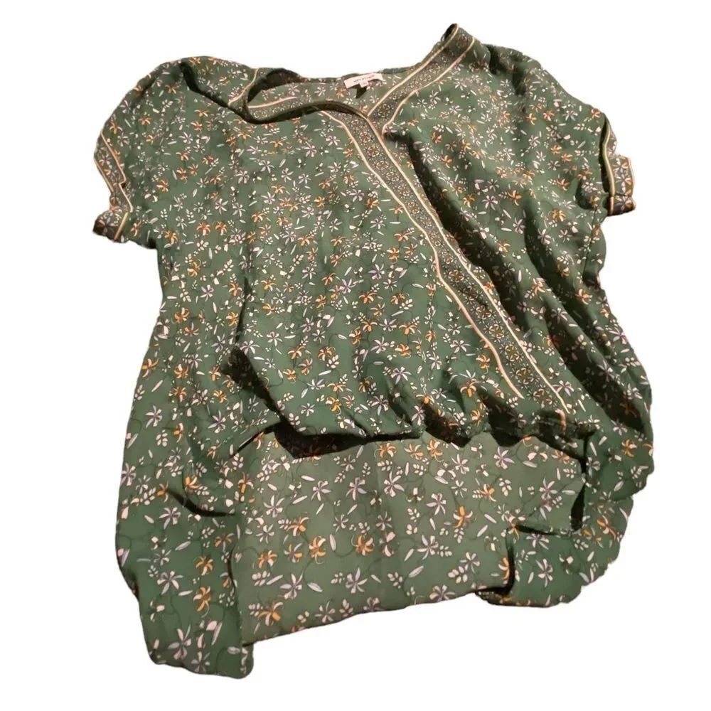 Max Studio size large blouse excellent like new condition we pics